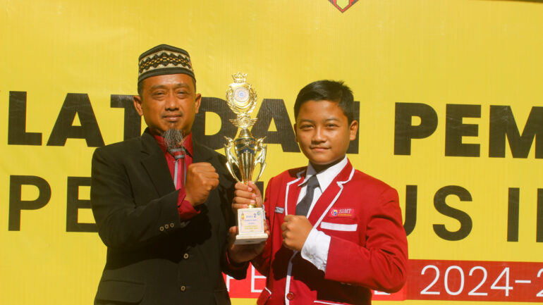 penyerahan piala pildacil provinsi